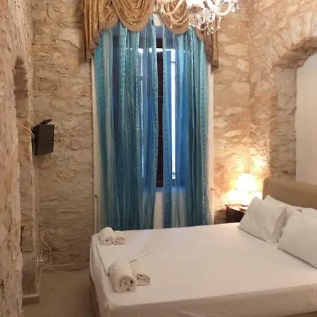 Boutique Tsopela Skiathos Town